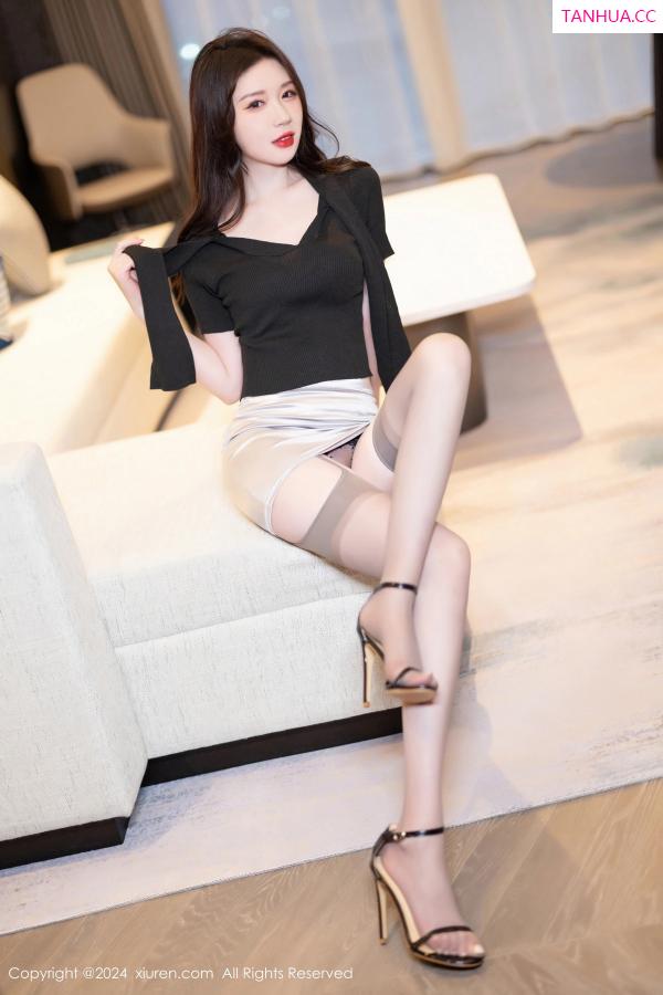 梦心玥  [XiuRen]高清写真图 2024.06.12 No.8689 梦心玥 黑丝美腿第14张图片